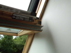 Dachfenster Dichtung erneuern: Obere und untere Dichtung Dachfenster Dichtung erneuern: Obere und untere Dichtung