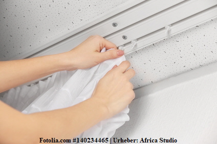 gardinenschienen-Fotolia_140234465_XS