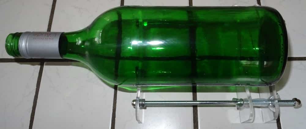 Glasflasche schneiden mit einem Flaschenschneider