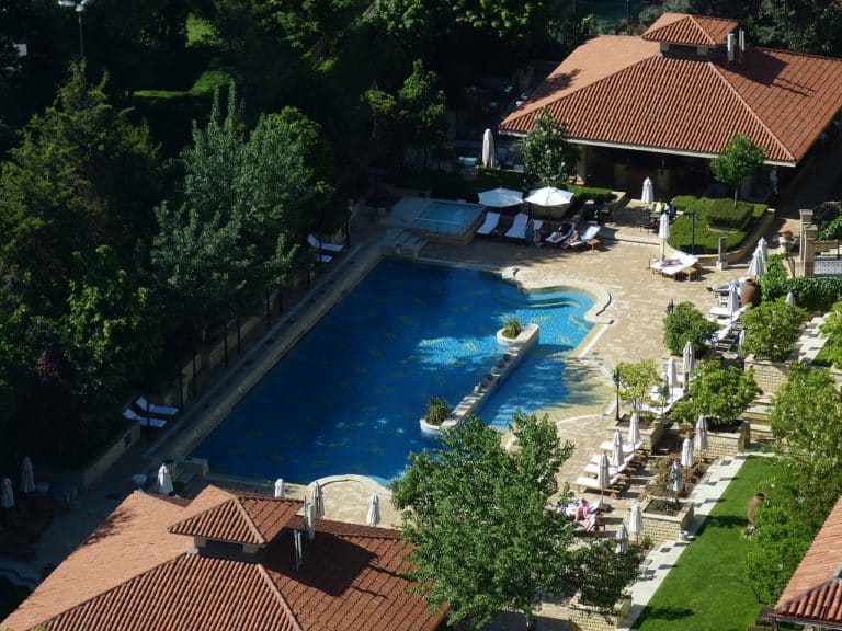 Sich den Traum vom eigenen Pool im Garten verwirklichen